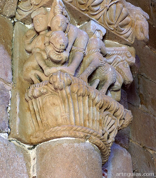 Capitel de una de las responsiones