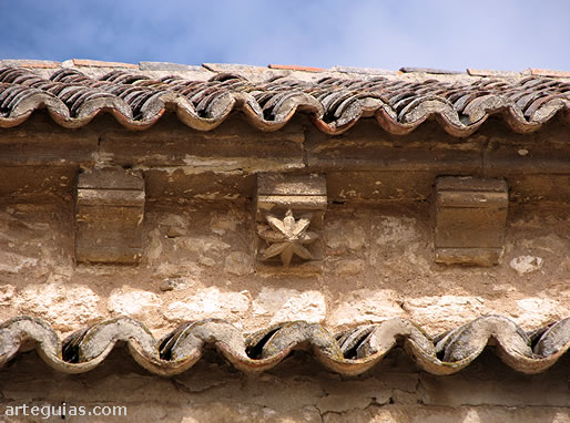 Canecillos de tradici&oacute;n rom&aacute;nica