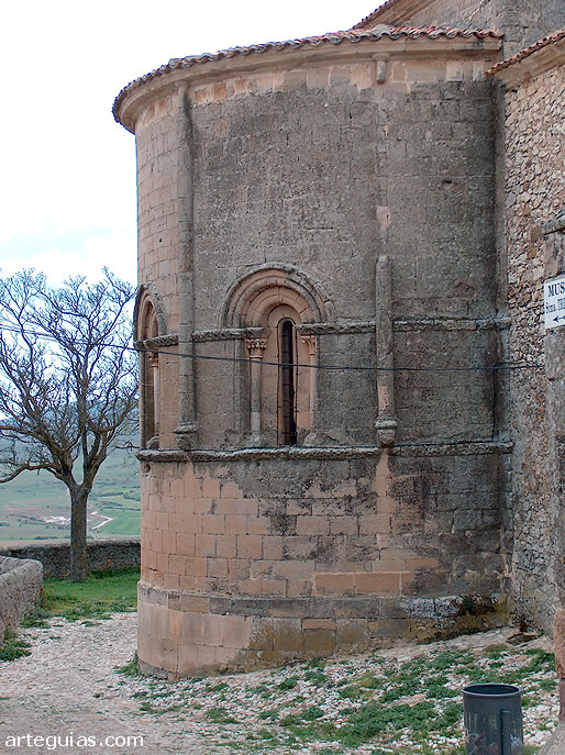 Iglesia de la Sant&iacute;sima Trinidad de Atienza: &aacute;bside rom&aacute;nico