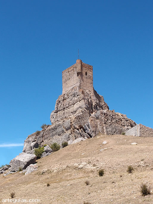 La iglesia de Sant&iacute;sima Trinidad est&aacute; cera del castillo de Atienza