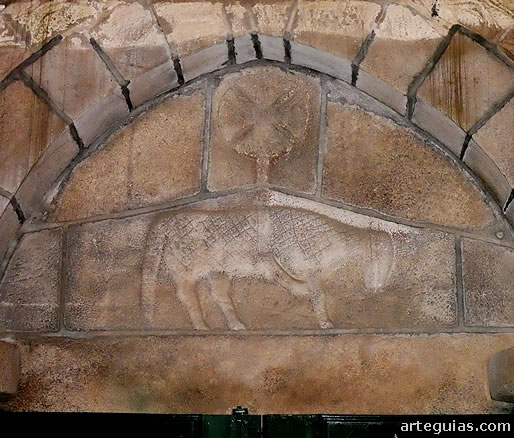 T&iacute;mpano interior de de la puerta occidental