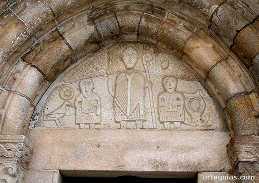 T&iacute;mpano de la puerta occidental