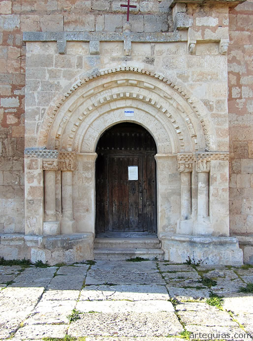 Puerta de la iglesia de Susinos del P&aacute;ramo
