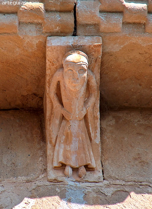 Canecilla de una bailarina en la iglesia de Tabliega