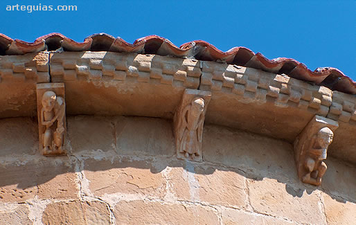 Algunos de los canecillos de la cabecera