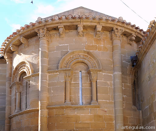 &Aacute;bside de la iglesia de Tirgo, La Rioja