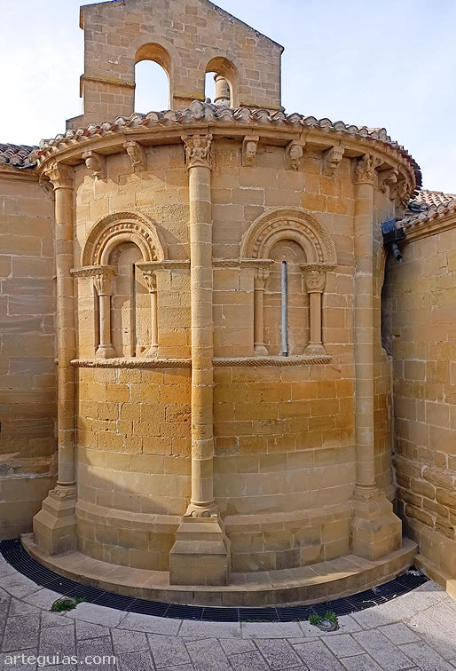&Aacute;bside de la iglesia de El Salvador de Tirgo