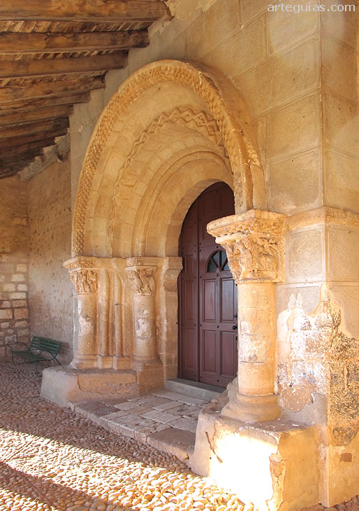 Torreandaluz: la portada rom&aacute;nica