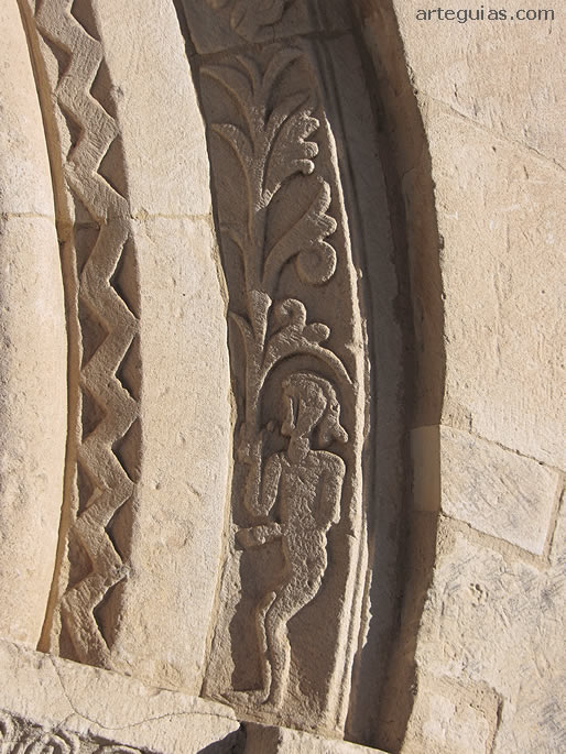 Detalle de la portada. Iglesia de Torresmenudas, Salamanca