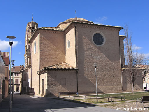 Cabecera de la iglesia de Utebo, en su aspecto exterior