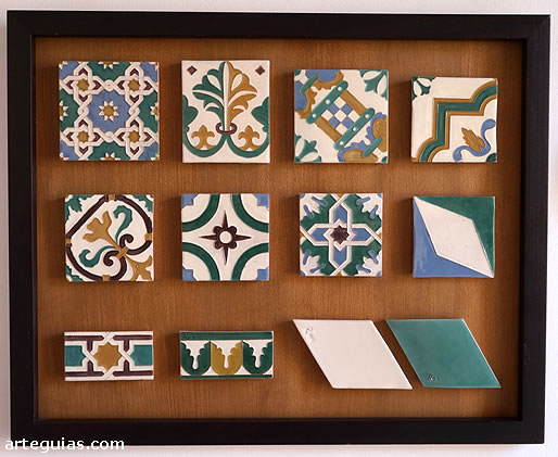 Los doce tipos de azulejos que se combinan en la torre campanario de la iglesia de Utebo, Zaragoza 