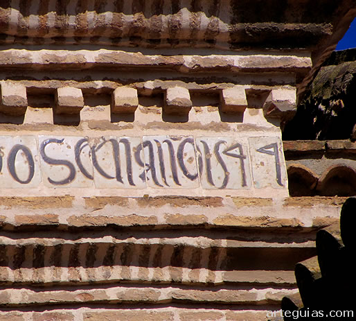 Inscripci&oacute;n que aseura que la torre campanario de Utebo se termin&oacute; en 1544