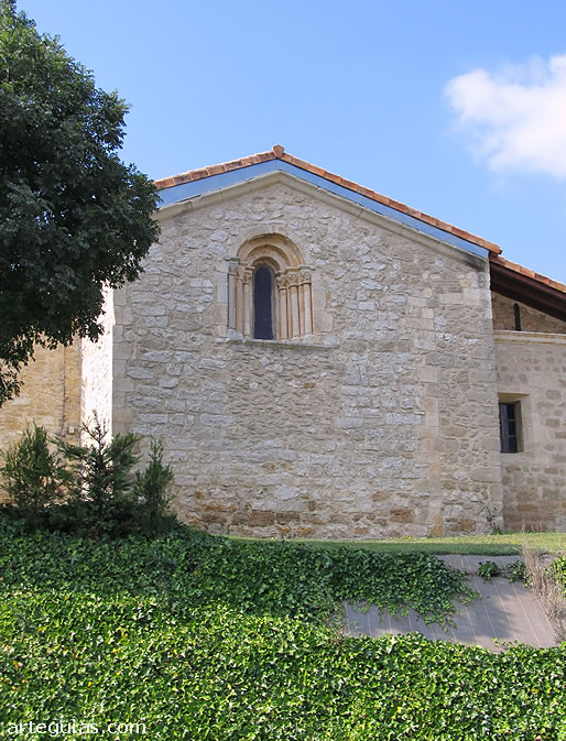 Cabecera plana de la iglesia de Uzquiano