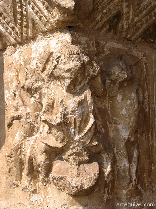 Capitel de demonios y condenado