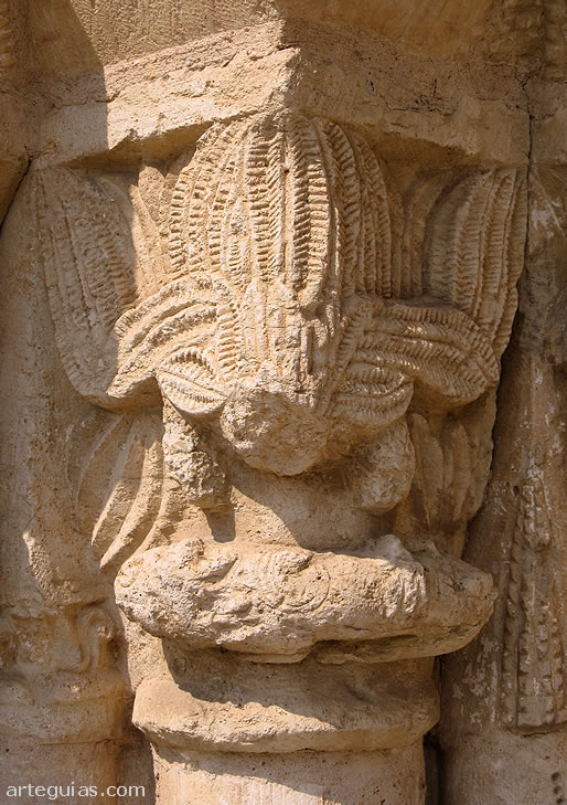 Capitel de la puerta de  Ochate