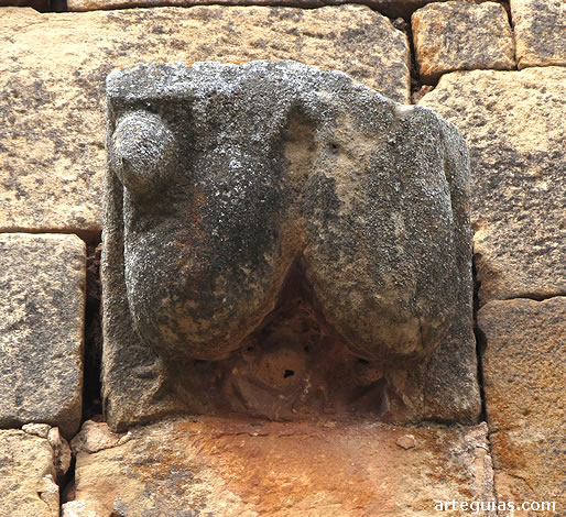 Canecillo de un antiguo p&oacute;rtico