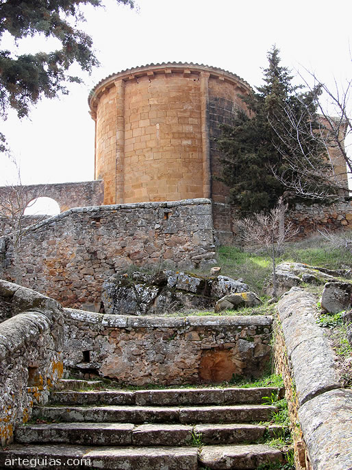 Escalera de subida hasta la iglesia