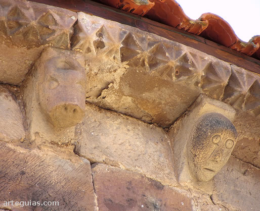 Canecillo de la iglesia de Valmala