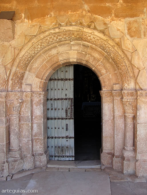 Iglesia de San Vicente M&aacute;rtir de Vega de Bur: puerta rom&aacute;nica