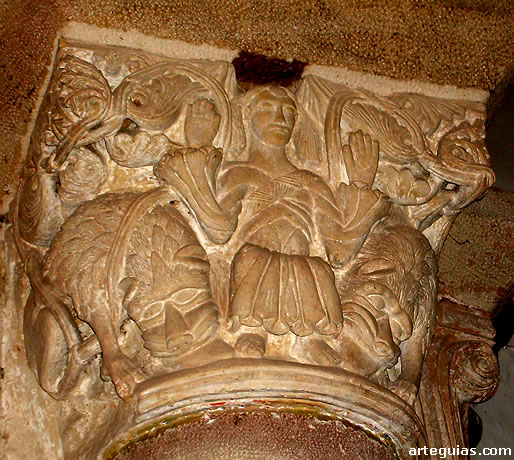 Daniel condenado en el foso de los leones