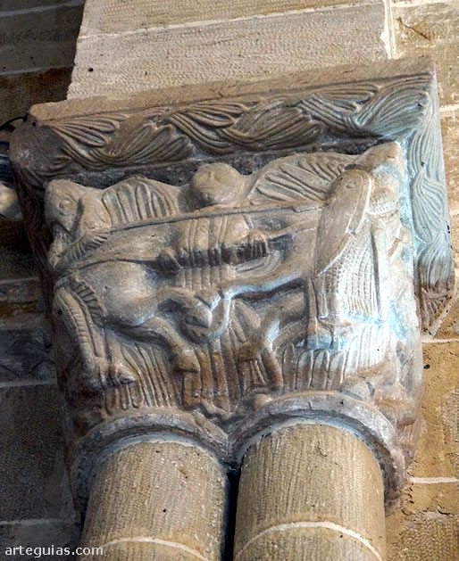 El capitel opuesto del arco triunfal