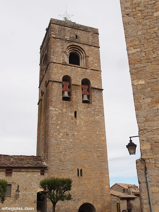 Campanario de la iglesia de A&iacute;nsa, Huesca