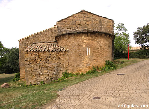 Iglesia de Eristáin, Navarra: vista desde el costado oriental de la cabecera
