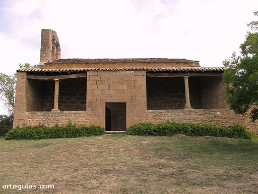 Fachada sur de la iglesia de Eristáin, Navarra