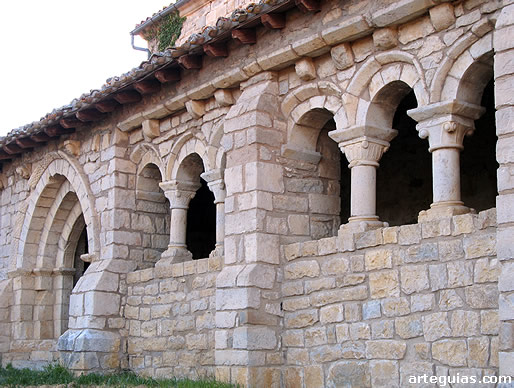 Eusa: galer&iacute;a porticada rom&aacute;nica