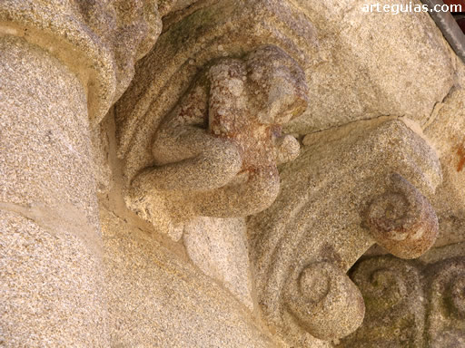 Canecillo con figura humana