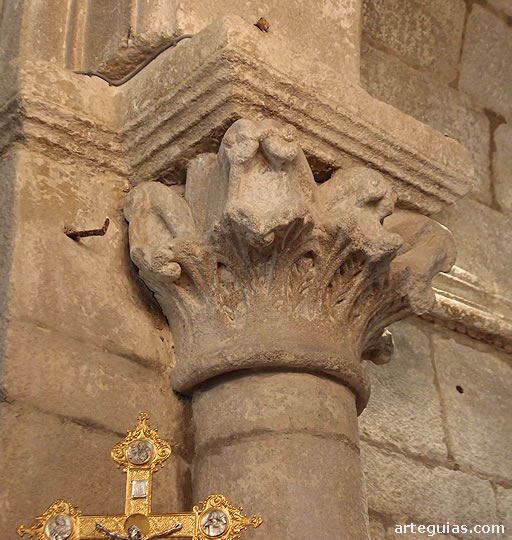 Capitel del arco triunfal