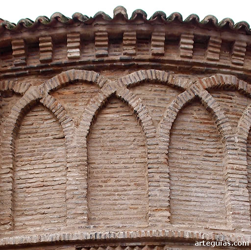 Arcos de ladrillo entrecruzados