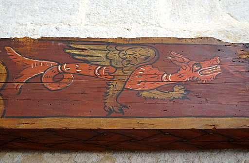 Pintura de un drag&oacute;n sobre tabla