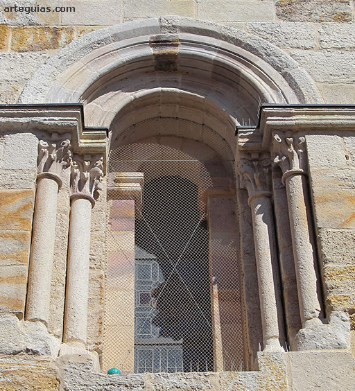 Ventanal de la fachada occidental