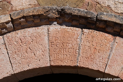 Inscripci&oacute;n que fecha este arco en 1224