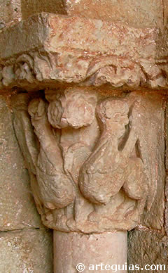 Capitel de la puerta de la iglesia de Nafr&iacute;a la Llana