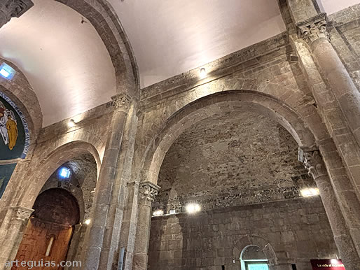 Sant Joan les Fonts: interior de la iglesia