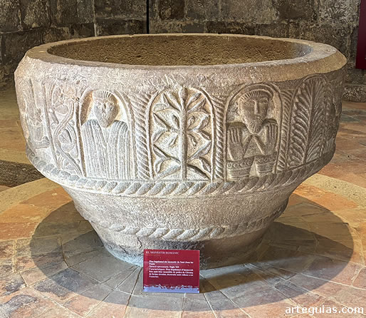 Pila bautismal de Sant Joan les Fonts