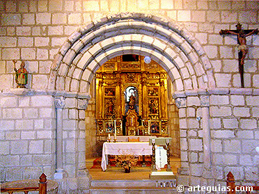 Divisi&oacute;n entre nave y cabecera, con el arco triunfal