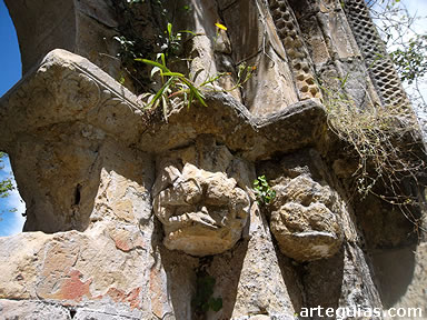 Capiteles de la portada