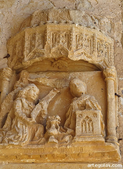 Relieve gótico de la Anunciación con San Gabriel y María