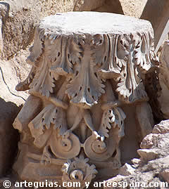 Capitel descubierto en el teatro romano de Cartagena