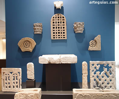 Diversas piezas del periodo de la Monarqu&iacute;a Asturiana: canceles, celos&iacute;as, capiteles, etc.