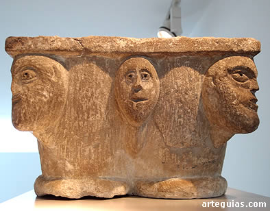 Capitel doble de San Salvador de Mouro