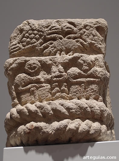 Capitel figurado procedente de  Villabona (Llanera) Siglo IX