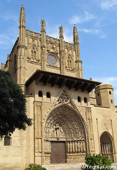 Fachada de la catedral de Huesca