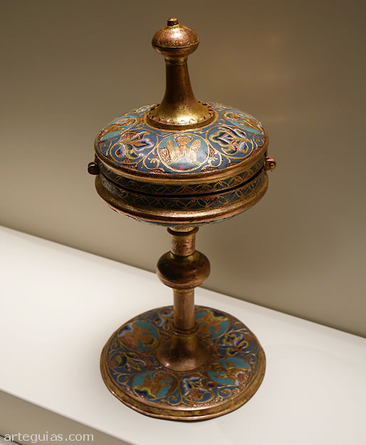 Cop&oacute;n. una de las muchas obras de arte de orfebrer&iacute;a del rom&aacute;nico en el MNAC