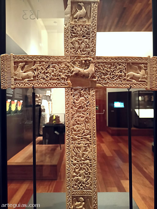 Reverso del Crucifijo de Do&ntilde;a Sancha y Don Fernando