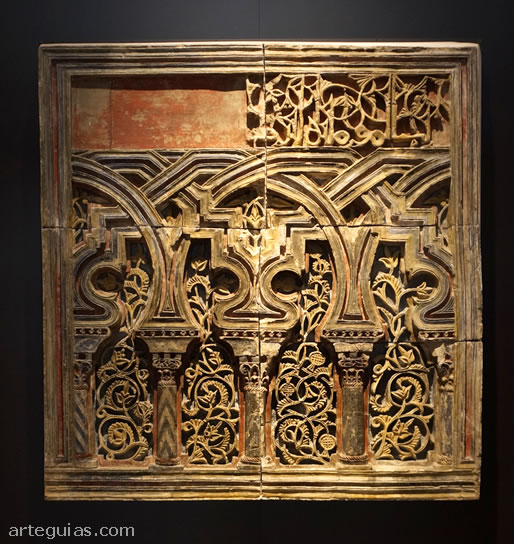 Pieza de arte andalus&iacute; del museo
