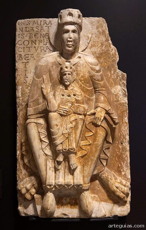 Museo Arqueol&oacute;gico Nacional de Espa&ntilde;a: parte de un t&iacute;mpano rom&aacute;nico de san Benito de Sahag&uacute;n